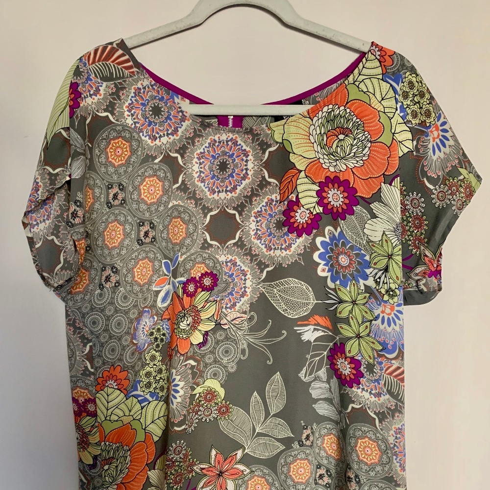Bobeau Gray Floral Blouse w/ Zip up Back